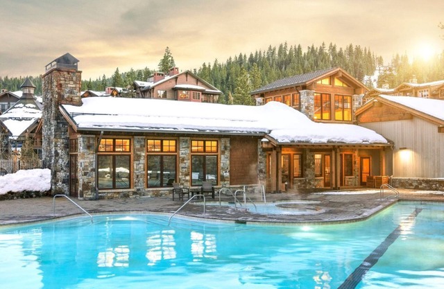 NorthStar Lodge at Lake Tahoe in walking distance to ski lifts!