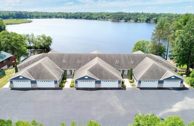 Northwoods Getaway- Lakefront Home on Beautiful Lake Nokomis