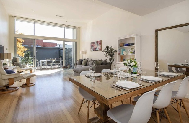 NORWOOD RETREAT - Stunning Townhouse