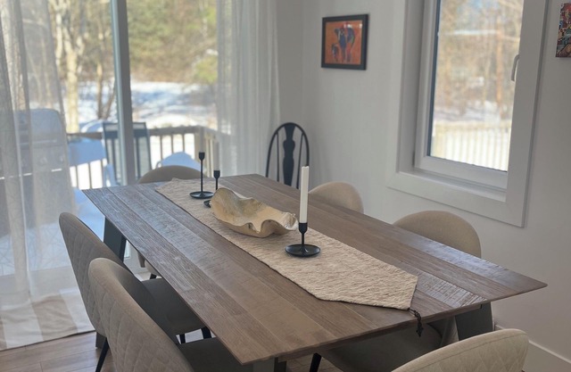 Now Booking 2026 Spacious Cottage Close to Parlee beach and Main Street Shediac