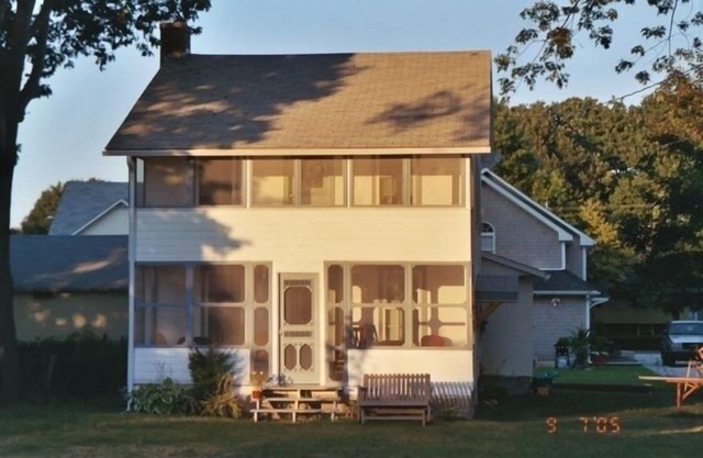 Now with TV - Relax in our 3-bedroom Westbrook cottage at West Beach
