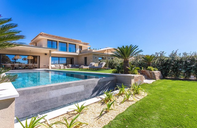 nVilla 400m² | Sea view | close to the center | luxury