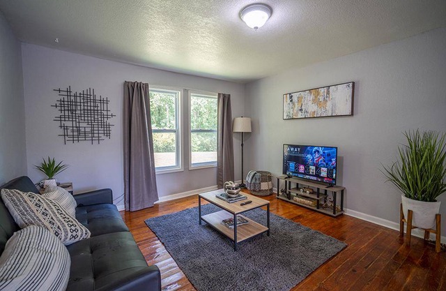 Oak Ridge Charmer (Close To Windrock Park)