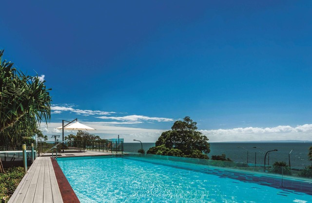 Oaks Redcliffe Mon Komo Suites