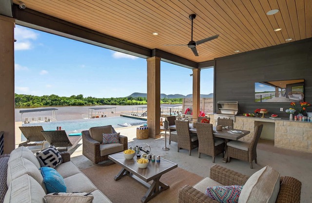 Oaks Sunset II | Concierge Services