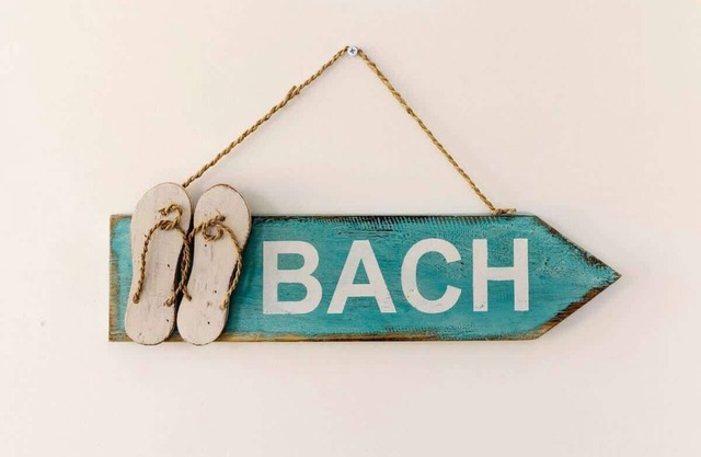 Oakura Beach Bach with Ocean Views