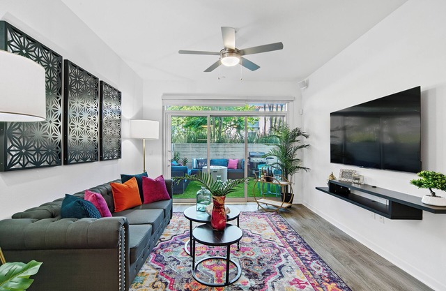 Oasis 2BD/2BA near WeHo w/Parking, Gym and in unit Washer/Dryer