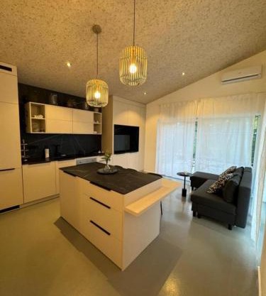 Oasis Airport Apartments and Rooms