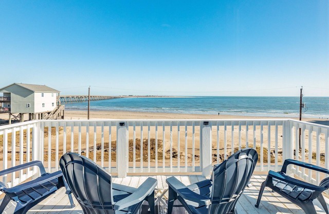 Oasis | Beachfront | Volleyball Court | Sleeps 12