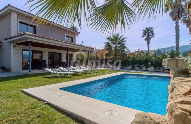 Oasis House, Costa Brava, live a relaxing experience.