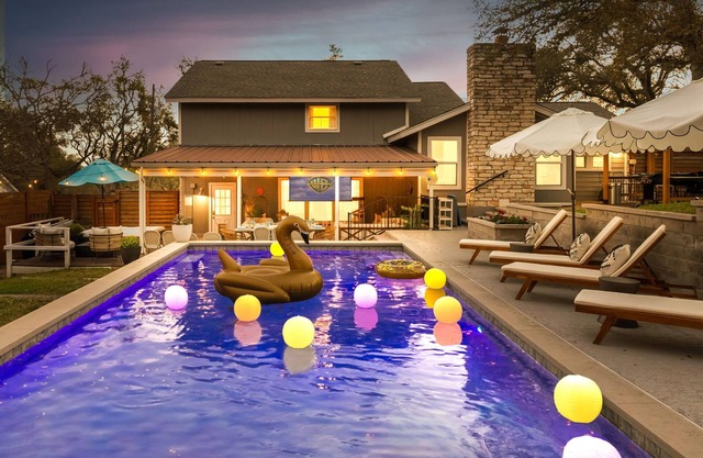 *Oasis*: Pool I Spa I Outdoor Movie I Games I Fun