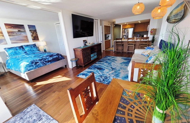 Ocean and Marina View Suite, Spacious, Quiet and Peaceful with Amazing Sunsets