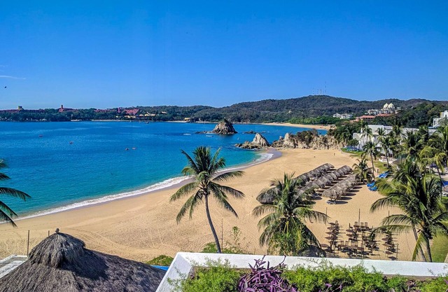 Ocean/Beachfront Residence w/Pool & Resort Access