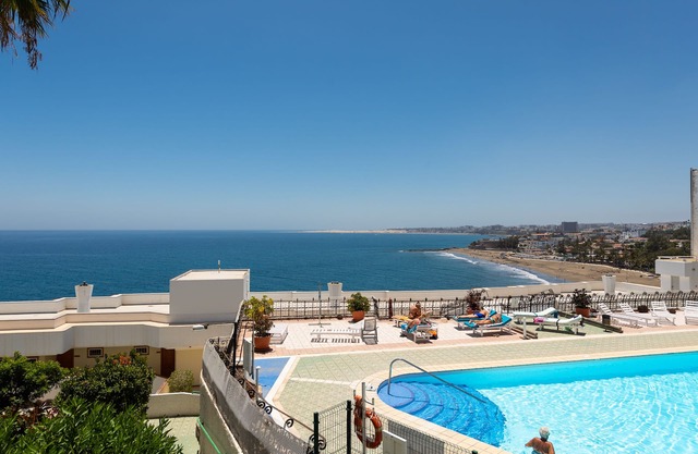 *OCEANFRONT Studio with ASTONISHING VIEW*