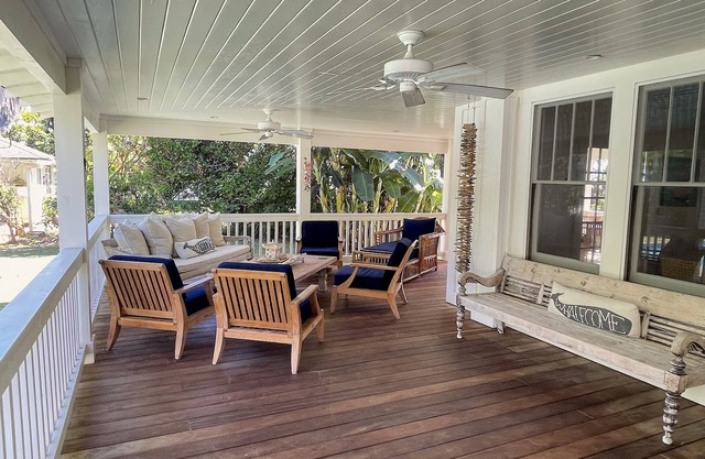 Ocean Estate w/A/C and HEATED Salt Water Pool on Sunny Westside. TVNCU #1099