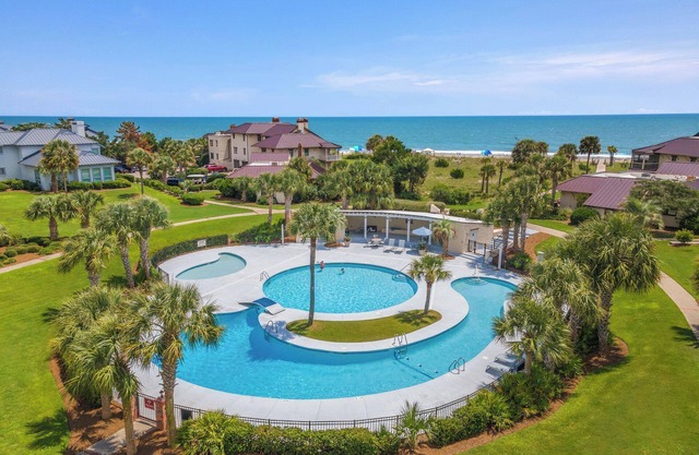 Ocean Eyes in DeBordieu, 3BR Oceanfront Villa with Community Pool