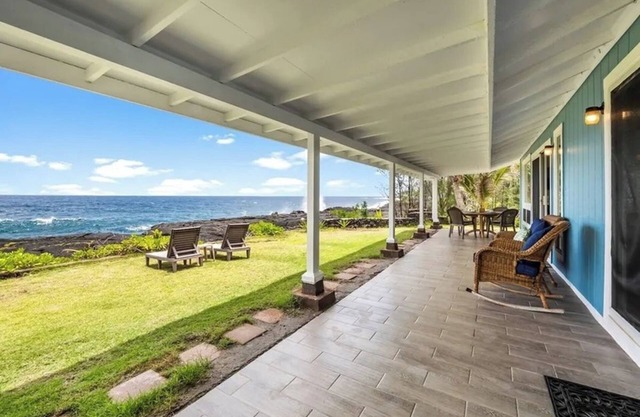 Ocean Front Paradise with Hot Tub in Hawaiian Paradise Park Kea'au
