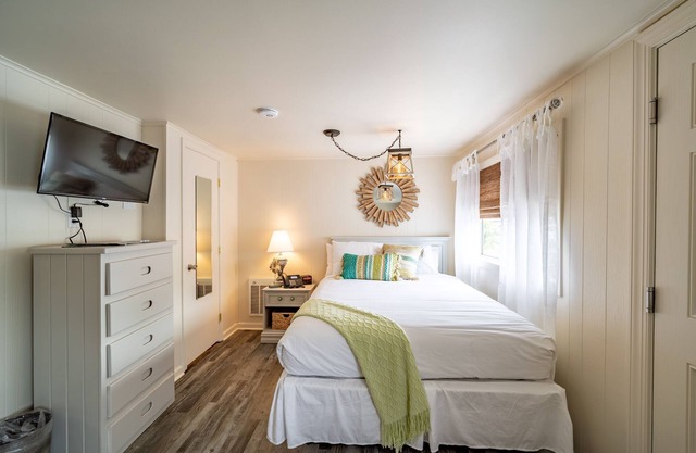Ocean Glass Inn - Deluxe Cottage Efficiency