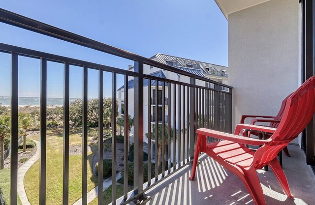 Ocean Overlook at 310B Shipwatch|Oceanfront | Wonderful Oceanfront Deck|Winter Monthly Discount |.