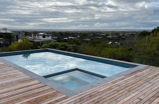 Ocean Panorama on Hetty with pool and spa