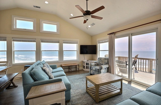 Ocean Point- Incredible Ocean Views- Step onto the Beach! Community pool