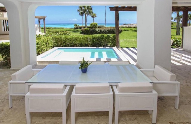Ocean View 2 Bedroom Condo with Jacuzzi