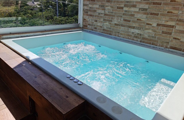 Ocean view apartment, jacuzzi, terrace BBQ. 4-A.