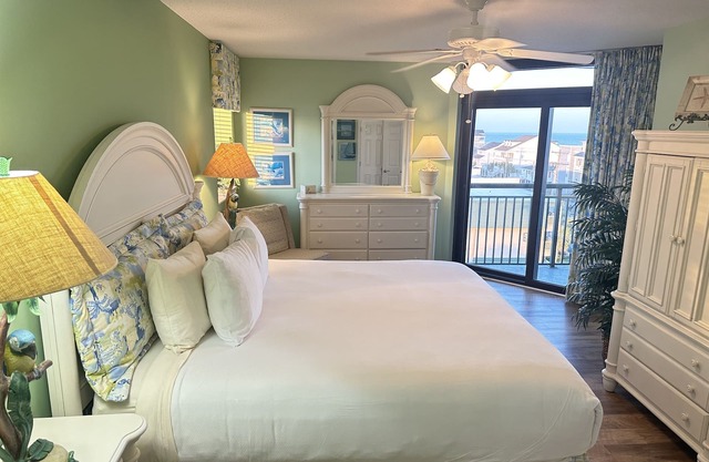 Yacht Club Villas 