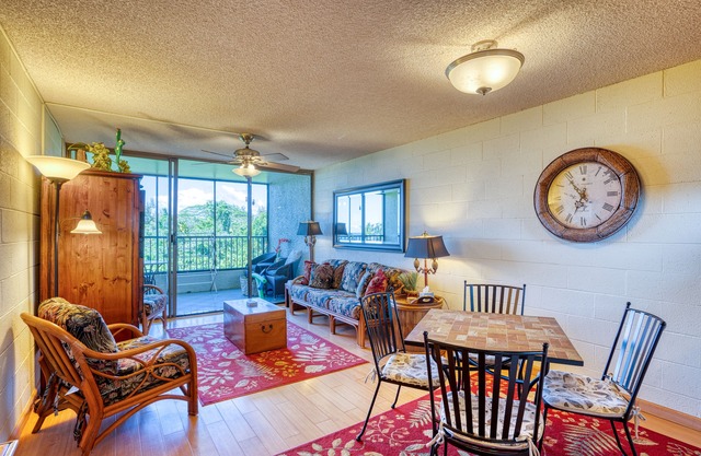 Ocean view condo w/ private lanai, shared pool, & full kitchen!