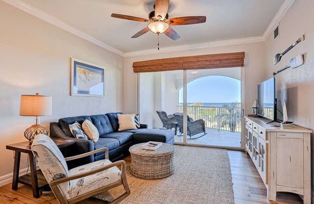 Ocean view condo with pool access, WiFi, & central AC - snowbirds OK