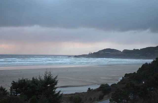 Ocean View Getaway! Outdoor Firplace | Near Oregon Coast Aquarium