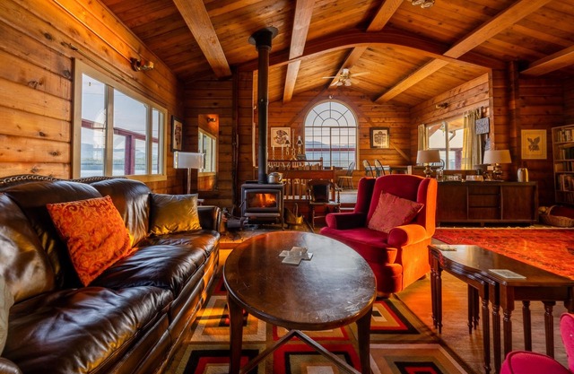Ocean View Lodge with two double beds, deck, ocean view. Hot breakfast included.