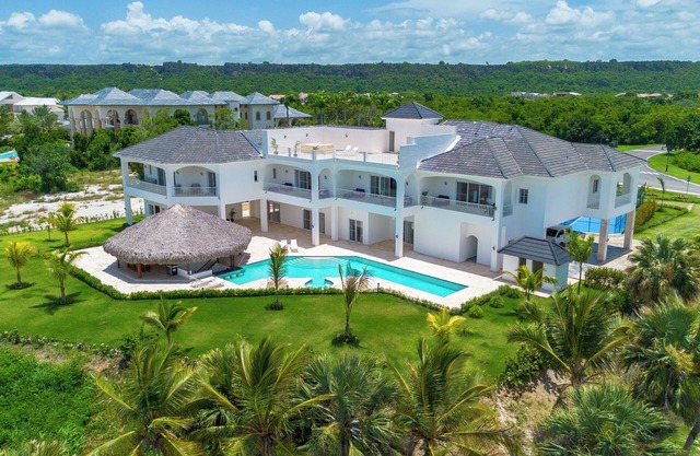 Ocean View Villa, cooking included, Beach Access