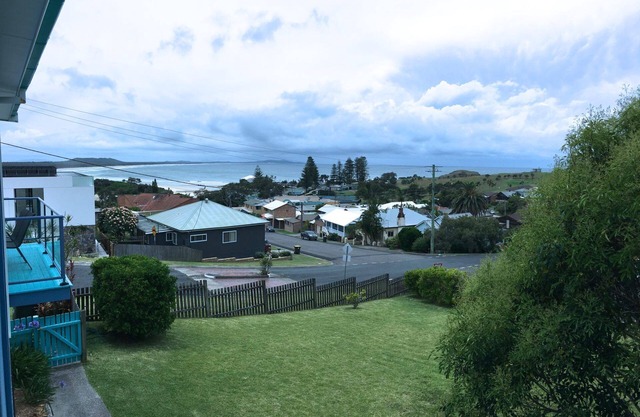 OCEAN VIEWS & CLOSE TO SHOPS & CAFES