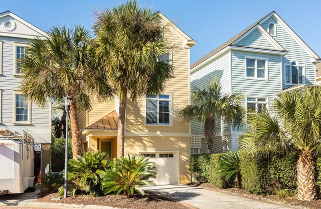 Ocean Views, Steps to the Beach & GP Pools, Monthly Long Term discounts
