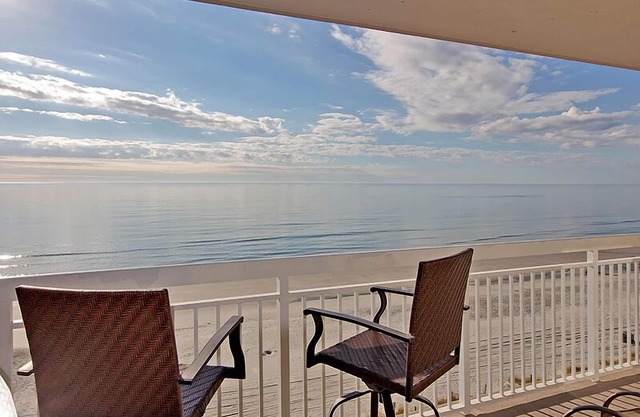 Ocean Views | Poolside Perfection | Summer Bliss | CS N703