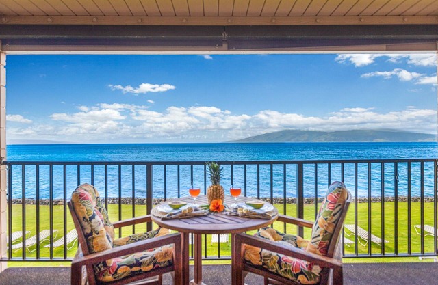 OCEANFRONT 1 Bdrm Condo next to the water! Air conditioned - Kaleialoha 209