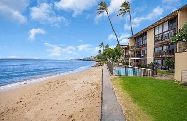 Oceanfront 1bd ground level condo plantation style