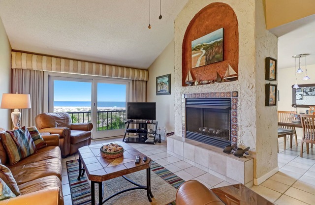 Oceanfront 2 Bedroom/2 Bath Windsong