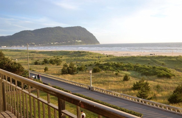 Oceanfront 3rd floor, Balcony with Spectacular Ocean Views