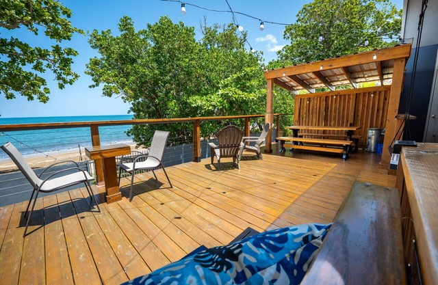Oceanfront 4BR w/Terraces, BBQ & Sunset Views