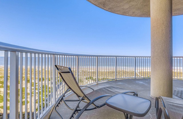 Oceanfront 5th-floor condo with balcony, gorgeous views & pool access