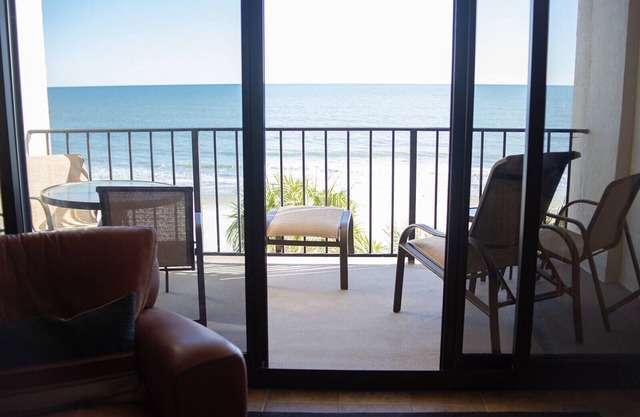 Oceanfront Bold & Stately Condo Top Listing 2021 Books Early-Family Friendly
