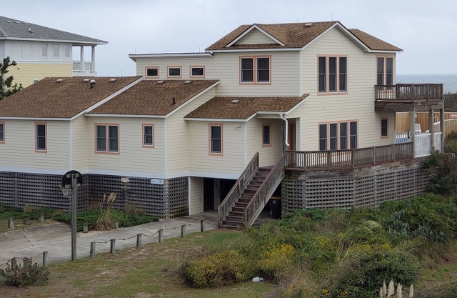 Oceanfront Corolla home with WiFI, private pool, hot tub, and foosball table!