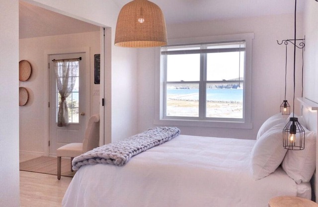 Oceanfront Cottages at the Edge of the World - The Fish Sheds- Skipper Tom's Shed
