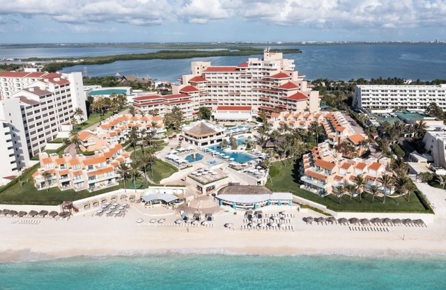 Oceanfront Dual-Suite ~ All inclusive Luxury at Wyndham Grand Cancun!