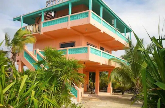 Oceanfront home; Rooftop deck; Fabulous views; Upper level apartment
