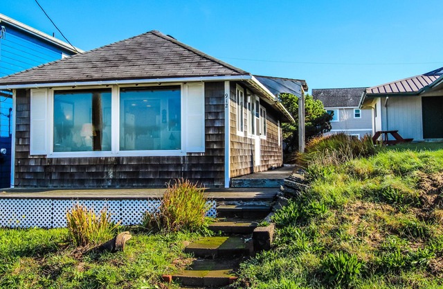 Oceanfront Home with Ocean Views - Walking Distance to Eateries and Shops