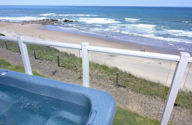 Oceanfront, Hot Tub, Onsite Pool - Pacific Pearl