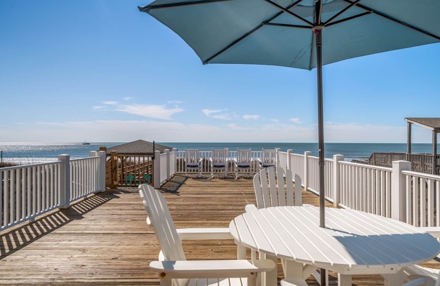 Oceanfront Large Property, 8 Bedrooms, Sleeps 22, Pool. Small Wedding Venue.